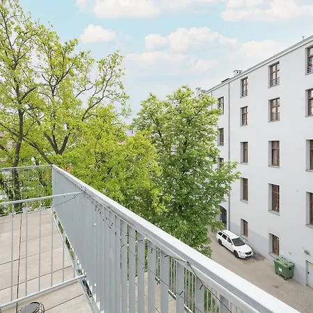 Apartamento Cozy In Near Old Town By Renters
